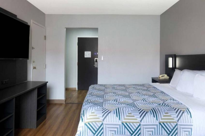 1 King Bed  Non-Smoking - foto 6