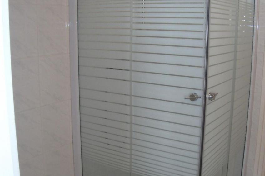 mit Terrassen, Balkonen sowie Parkplatz - foto 8