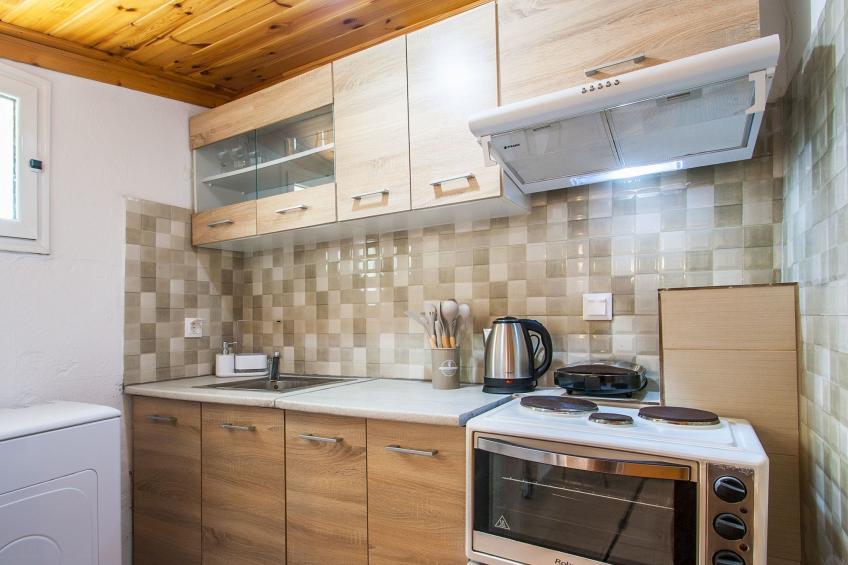 Berge und die ikonische Landebahn des Flughafens Skiathos - foto 5