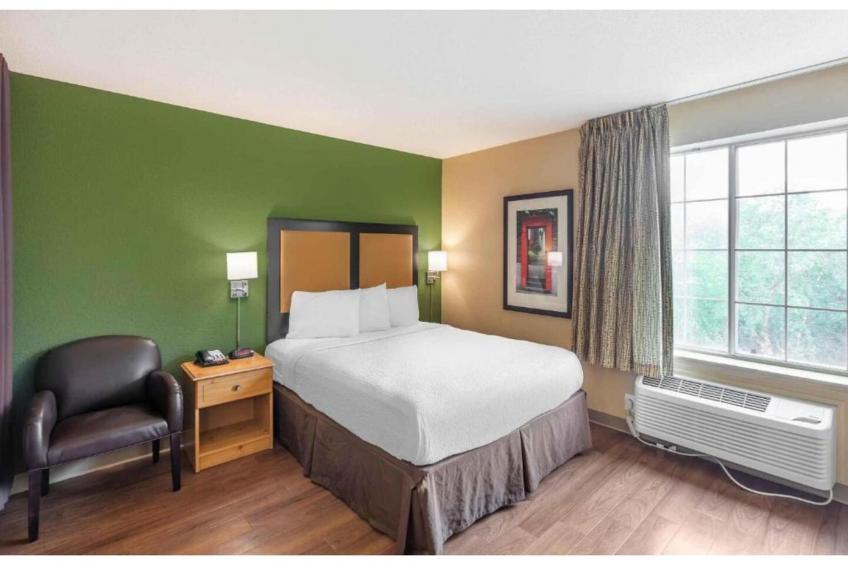 1 King Bed  Non-Smoking Kitchen - foto 7