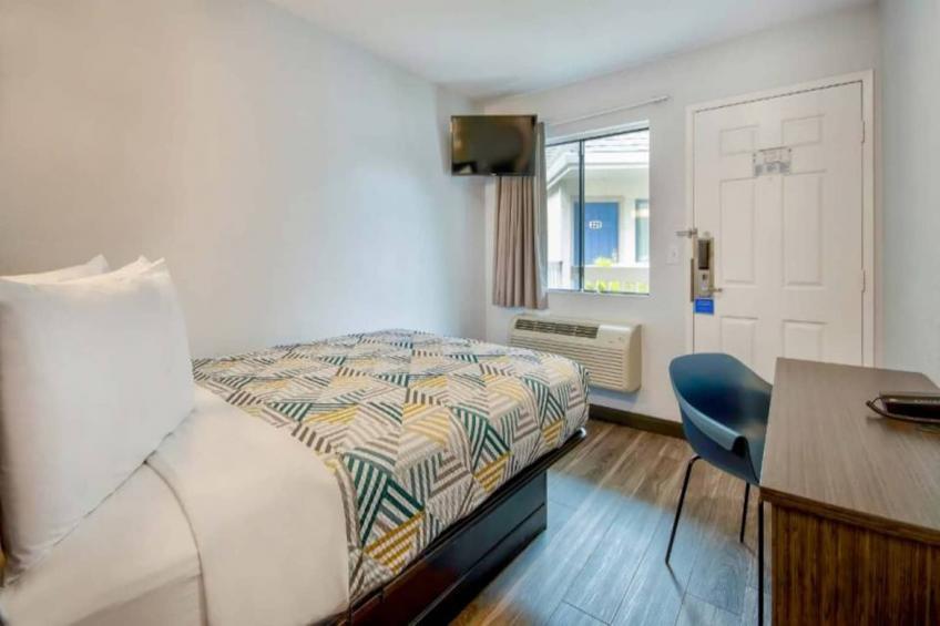 1 Queen Bed  Non-Smoking - foto 28