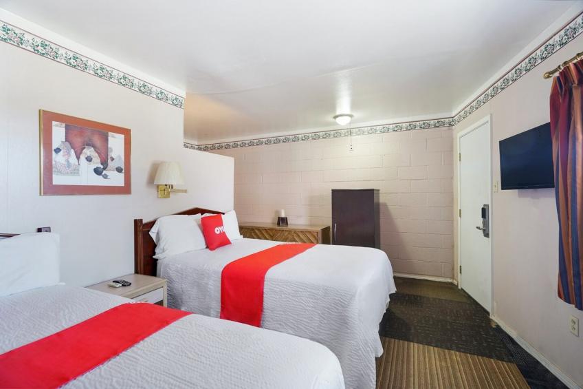 2 Full Beds with  Kitchenette
