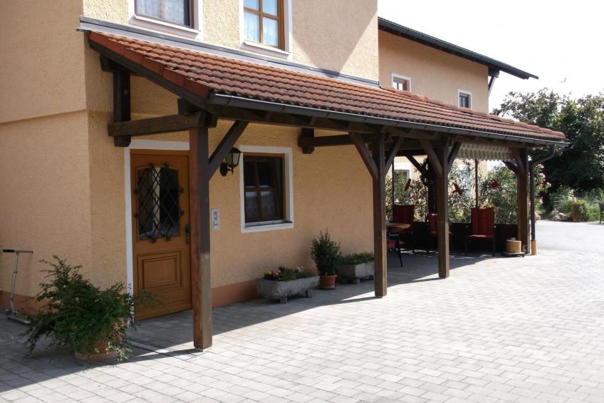 Appartementhaus mit Balkon und Gemeinschaftsgarten