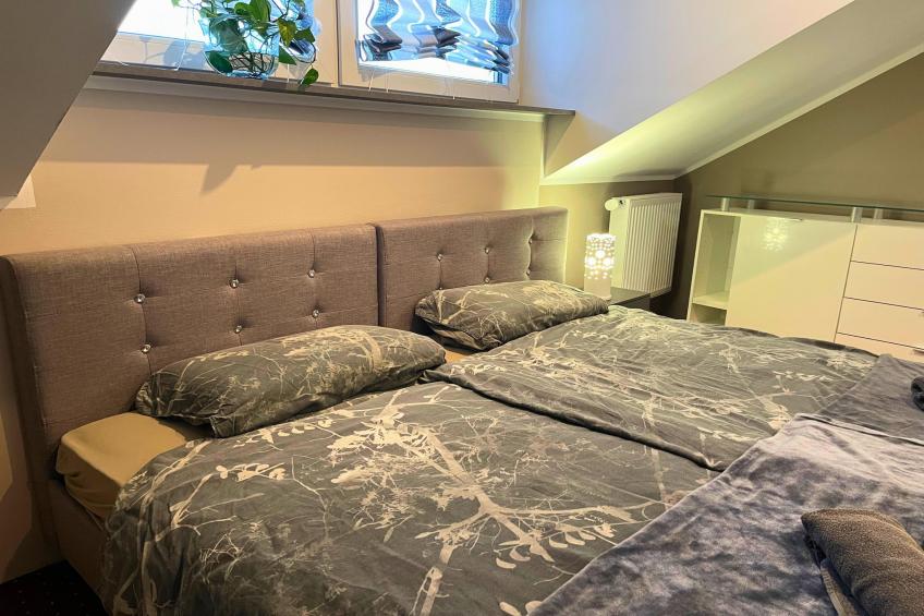 F002 Apartment mit Schlafzimmer DG - foto 3