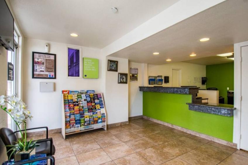 2 Full Beds  Non-Smoking Kitchen - foto 27