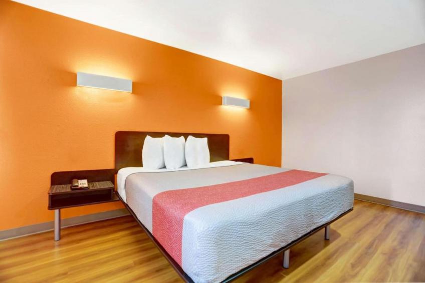 1 King Bed  Non-Smoking - foto 17