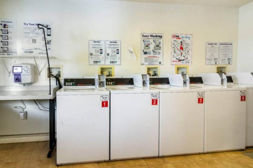 2 Full Beds  Non-Smoking Micfridge - foto 12