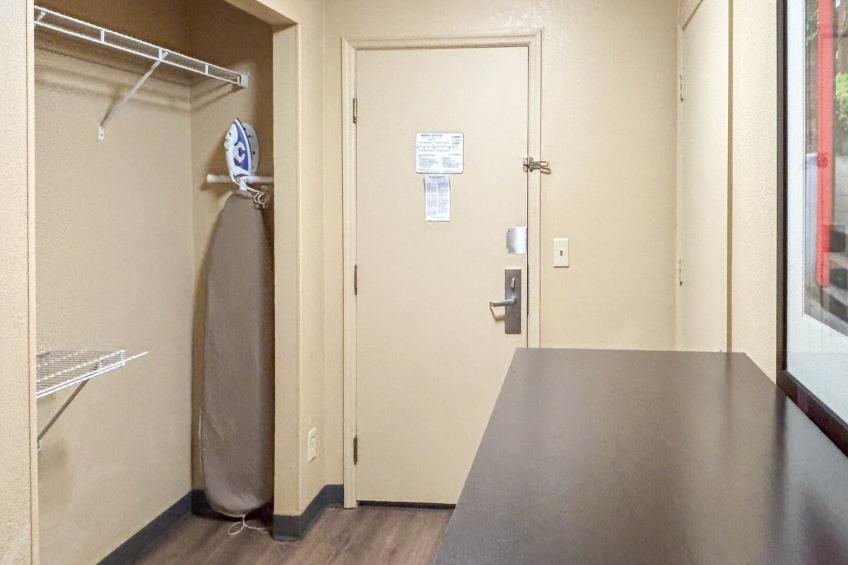 1 Queen Bed | Mob Acc Tub Ste Nsmk Sb Micfri - foto 43