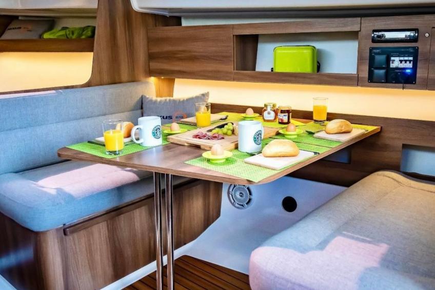 Yacht Overtime im Hafen der Marina Braunsbedra - foto 14