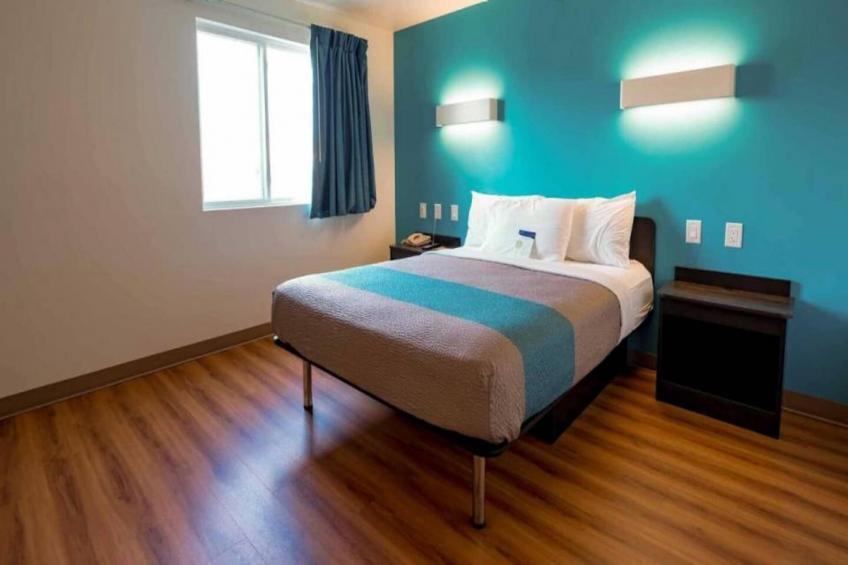 1 Queen Bed  Non-Smoking - foto 6