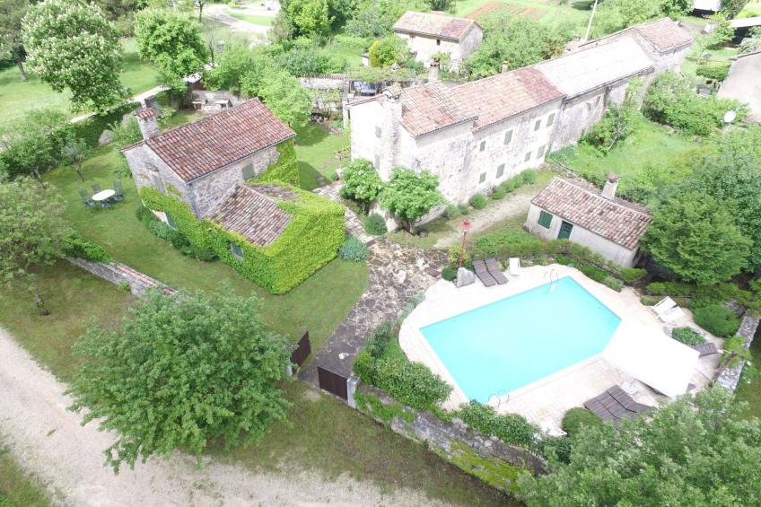 Freistehendes Ferienhaus in Karlovići mit Garten, gemeinsamem Pool und Grill - foto 16