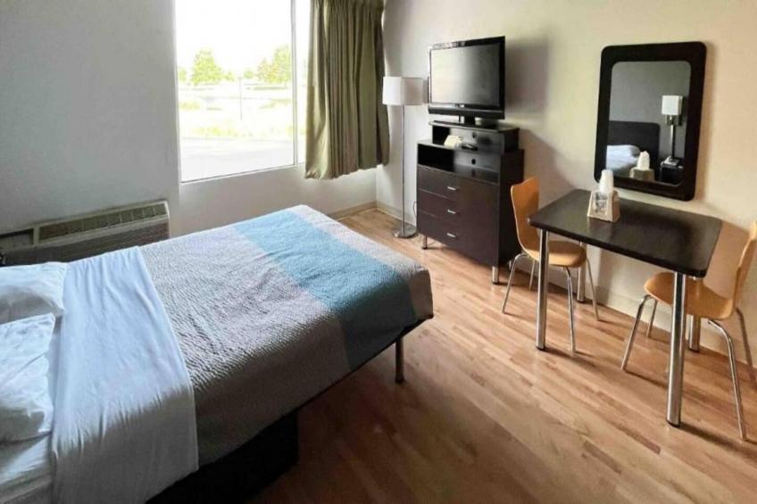 1 King Bed  Smoking Kitchen - foto 13