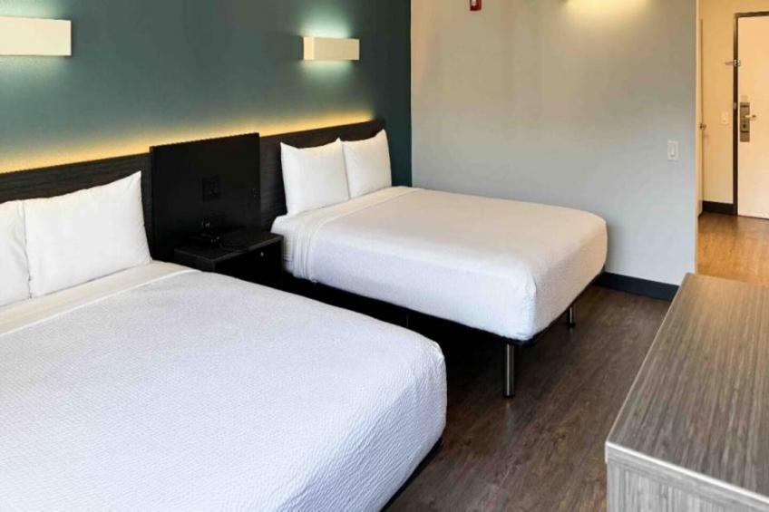 2 Queen Beds  Non-Smoking Micfridge - foto 8