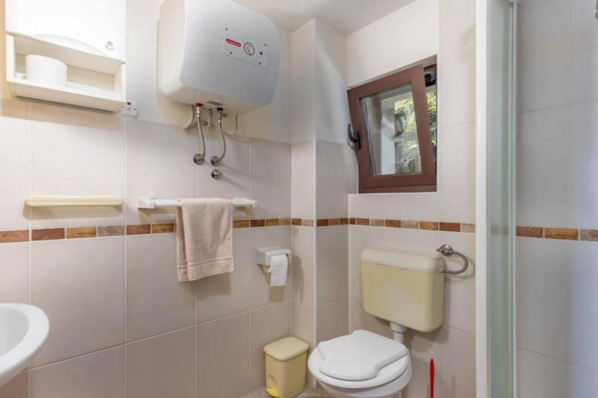 Apartment Villa Mirna - One Bedroom Apartment with Balcony and Garden View - foto 9