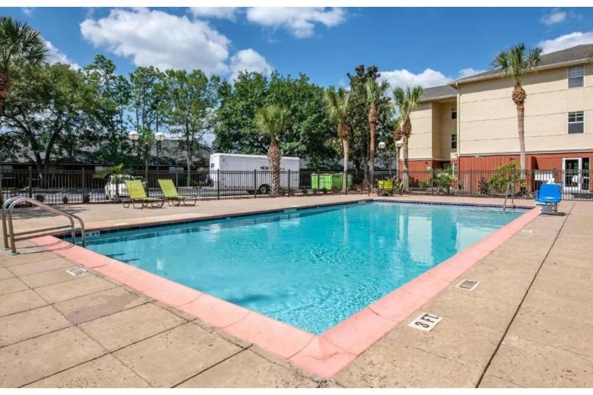 1 Full Bed | ADA\/Tub\/Non-Smoking\/Kitchen - foto 2