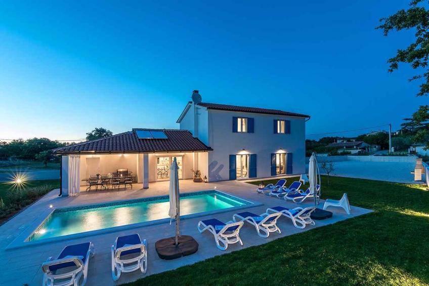 Villa Villa Klara met zwembad en airconditioning - BF-DKXHY