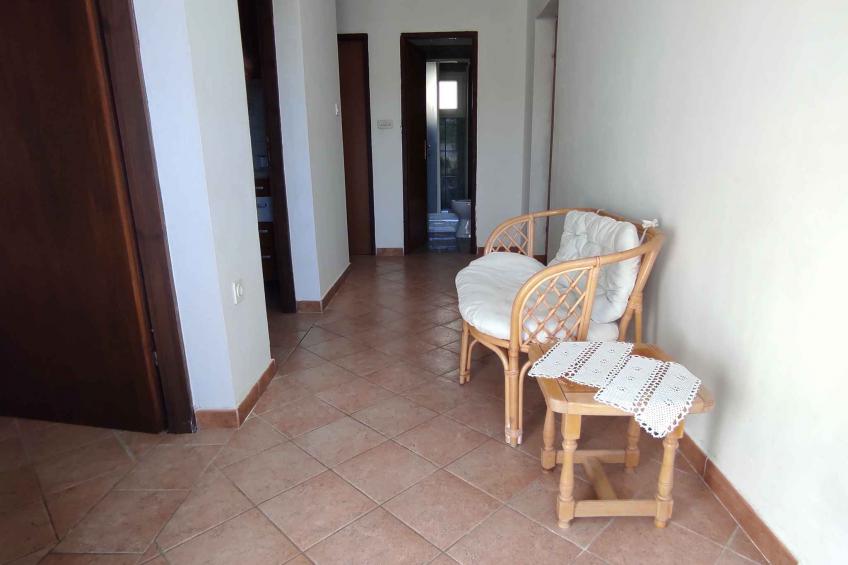 Vakantiewoning met een 30 m² groot terras met uitzicht op de tuin - BF-JRW8 - foto 12