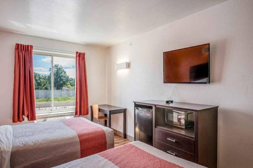 2 Full Beds  Non-Smoking Micfridge