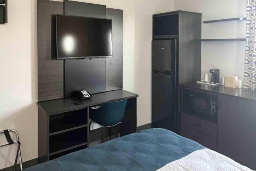 1 Queen Bed  Mobil Access Tub Nsmk Micfridg - foto 8