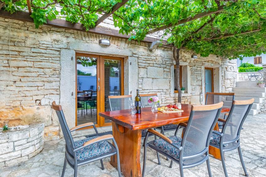 Courtyard Ivini - foto 13