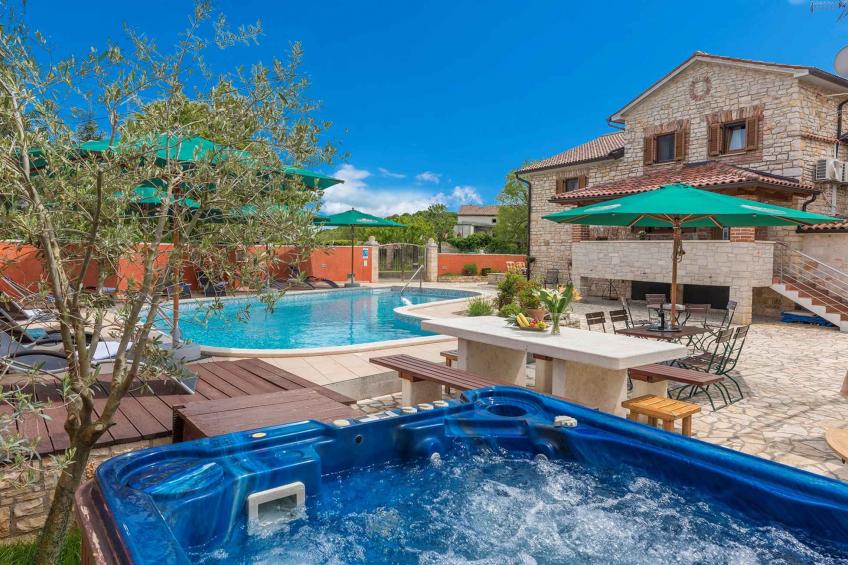 Holiday apartment mit Terrasse und Pool - BF-CZ2M8 - foto 11