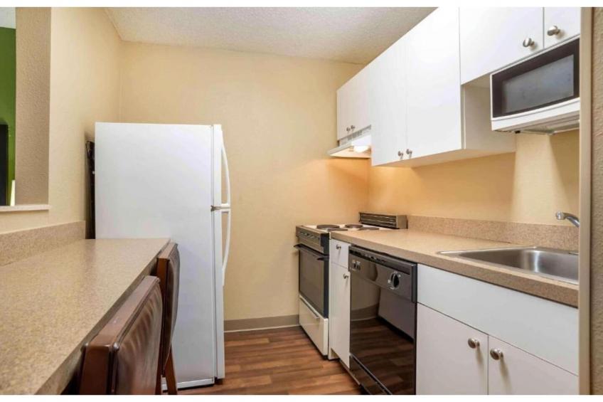 1 Queen Bed | Non-Smoking, Kitchen, Sofa-Bed - foto 13