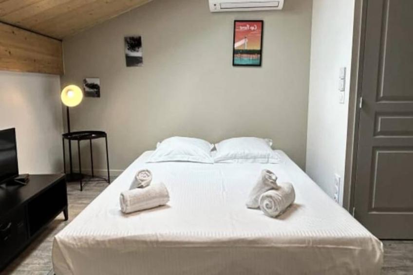 Appartement Rénové Avec Belle Pierre Et Climatisation Pour 2 Personnes