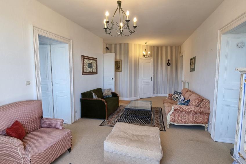 8-Zimmer-Schloss mit Pool und eigenem Park - foto 35