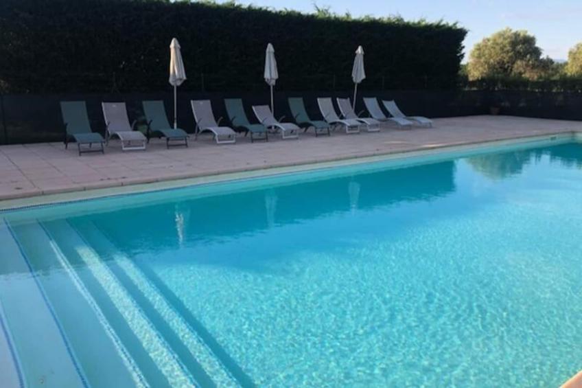 04b2 : Beau Studio Dans Un Mas Provençal - Piscine - foto 14