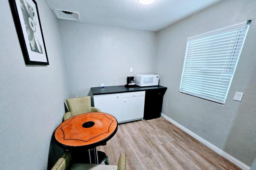 2 Queen Beds with Kitchenette Non-Smoking - foto 6