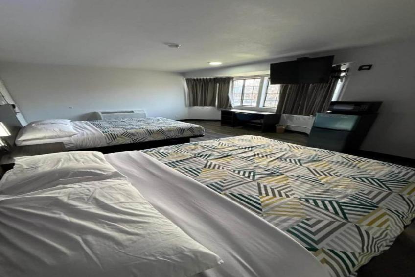 2 Queen Beds  Suite Non-Smoking Micfridge - foto 14