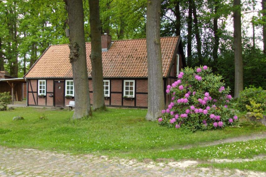 im Fachwerkstil mit Sauna und Garten