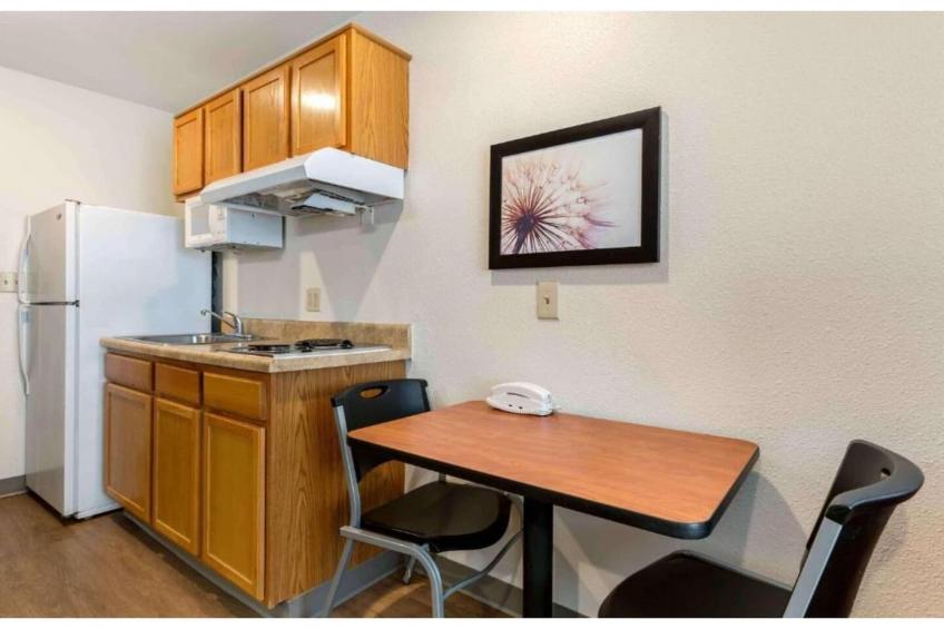 2 Queen Beds  Non-Smoking Kitchen - foto 5