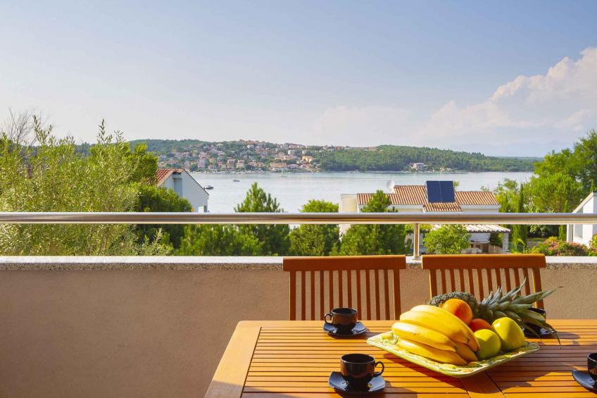 Vakantiewoning met een balkon en uitzicht op zee - VW-7G6XD