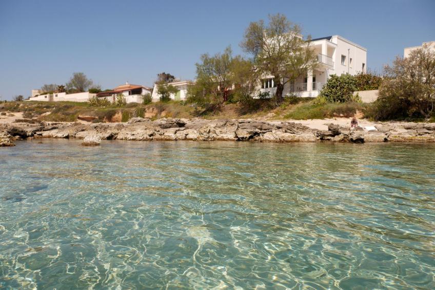 Luxuriöse Strandvilla am Strand in Apulien