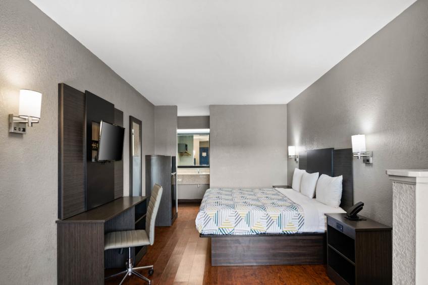 1 King Bed  Mob Acc RI Shwr Nsmk Micfridg - foto 6