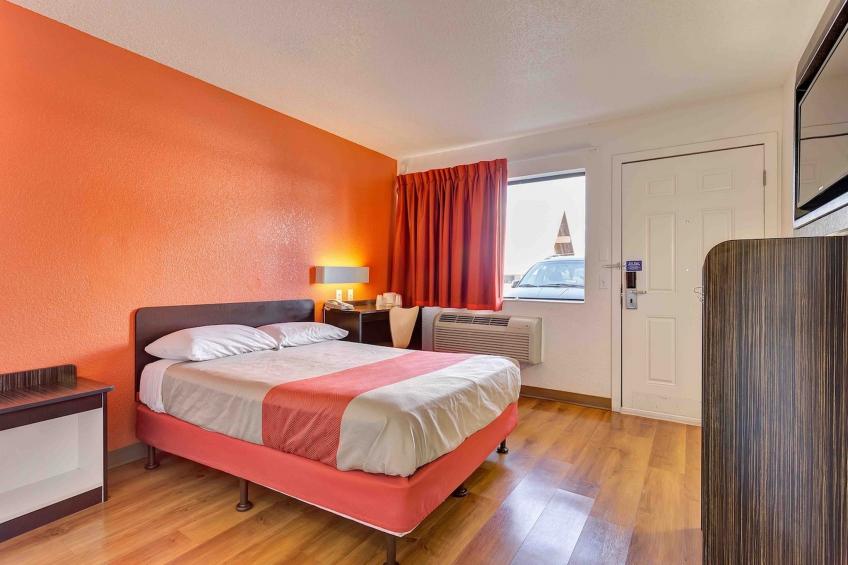 1 Queen Bed  Non-Smoking - foto 12
