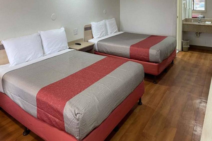 2 Queen Beds  Non-Smoking Micfridge - foto 13