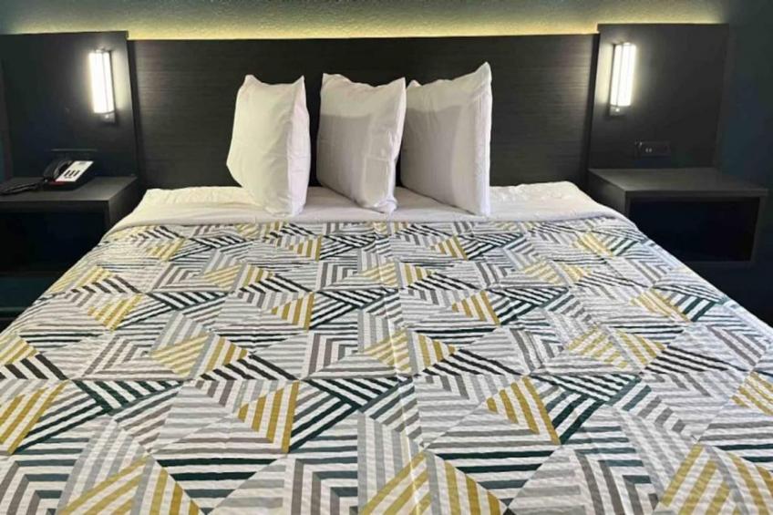 1 King Bed  Smoking Kitchen