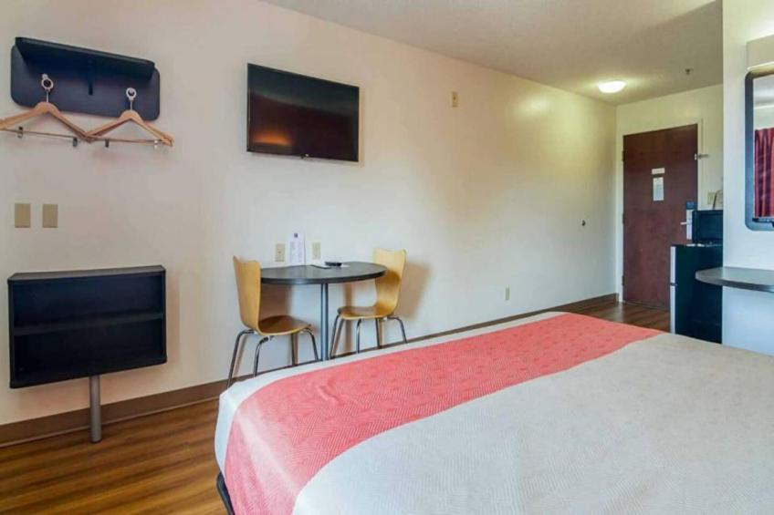 1 KING BED  NON-SMOKING MICFRIDGE - foto 8
