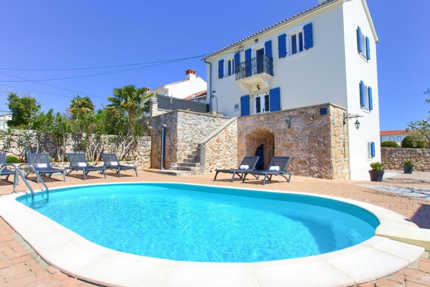 Steinvilla Margaret mit Pool und besonderem Flair