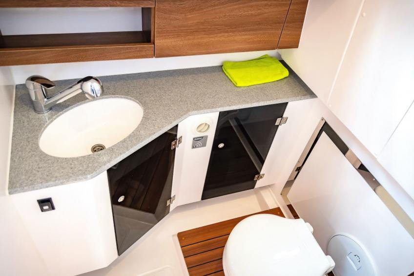 Yacht Overtime im Hafen der Marina Braunsbedra - foto 24