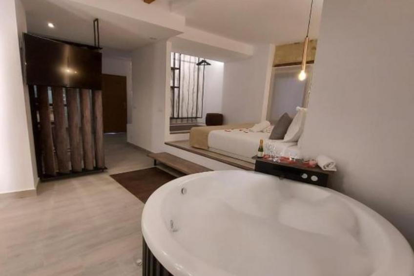 Estudio Deluxe con cama grande y jacuzzy - foto 14