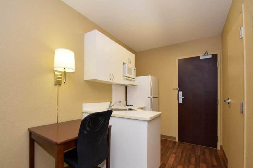 1 Queen Bed | Non-Smoking, Kitchen - foto 9