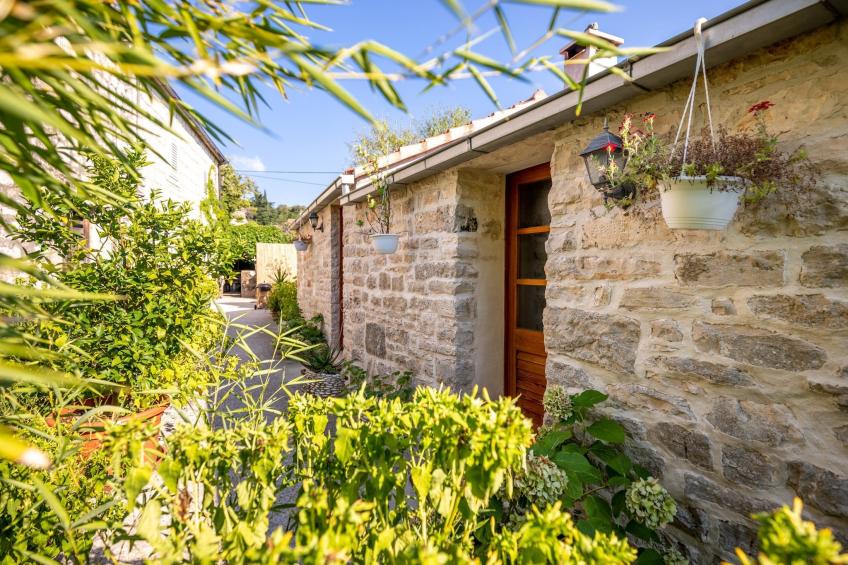 Stone House Harmony -Studio Apartment with Patio and Garden View ( 2 ) - foto 2