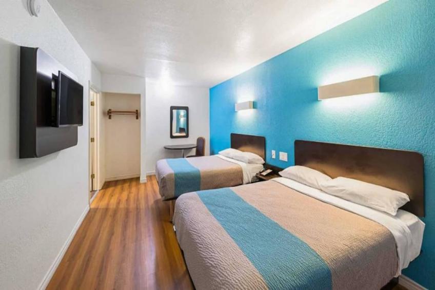 2 FULL BEDS  SMOKING - foto 7