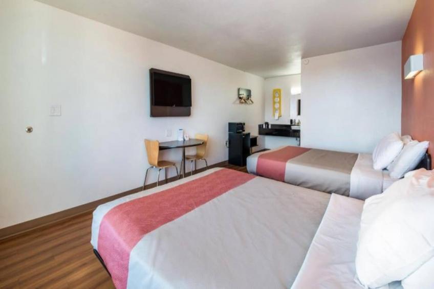 1 King Bed  Non-Smoking Micfridge