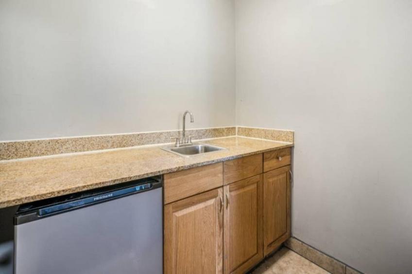 2 Full Beds  ADA/RI Shower/Mini Fridge - foto 21