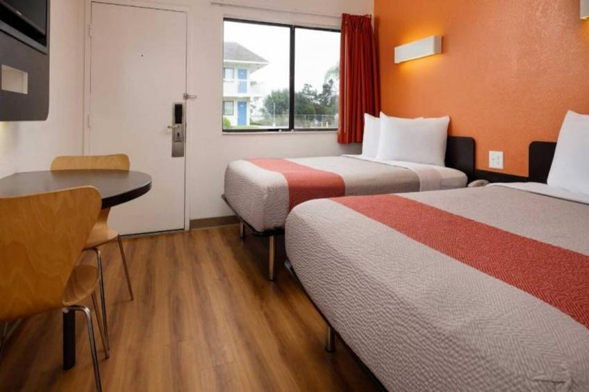2 Full Beds