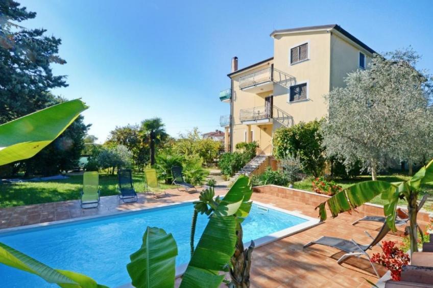 Nettes Appartement in Valica mit Großem Garten